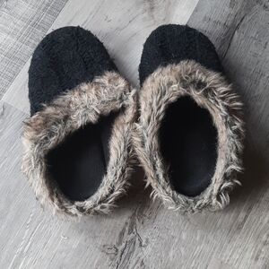Black and Tan Women's Slippers